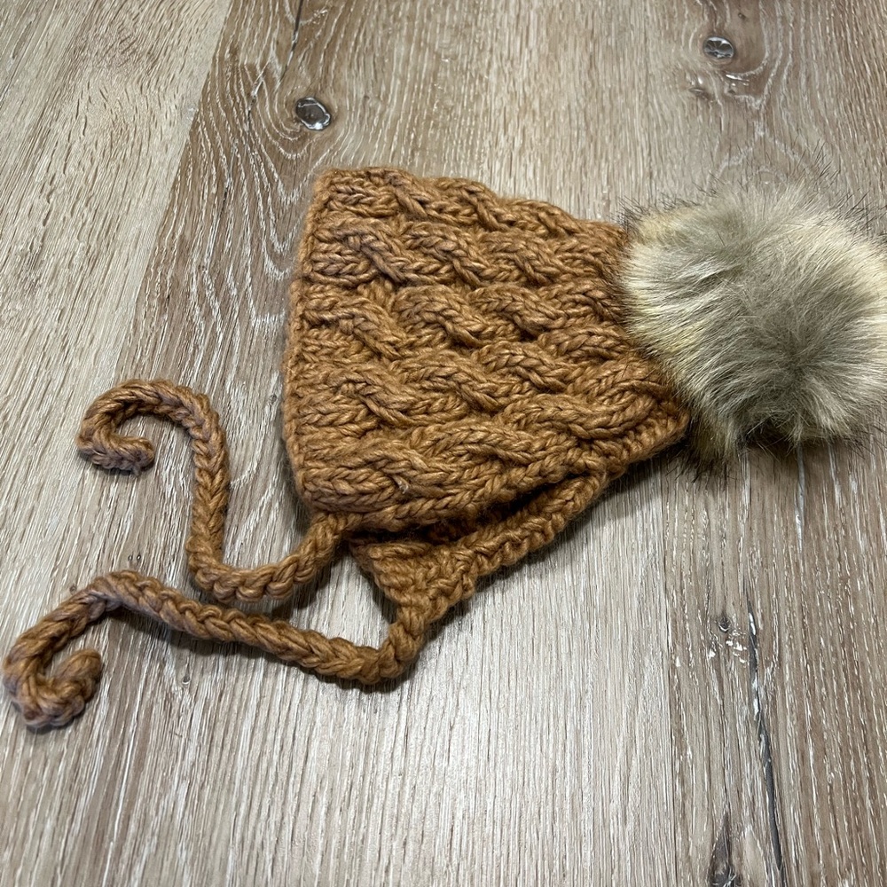 Huggalugs - Pecan colored - Knit Hat - Fur Pom-Pom - Size Medium 6-24 mo. NEW